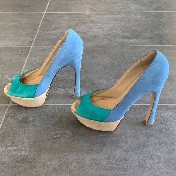 shoes - Picture 2 of 3